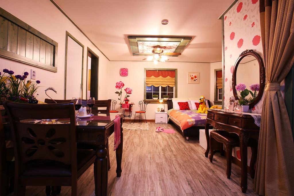Muju Iris Pension Bagian luar foto