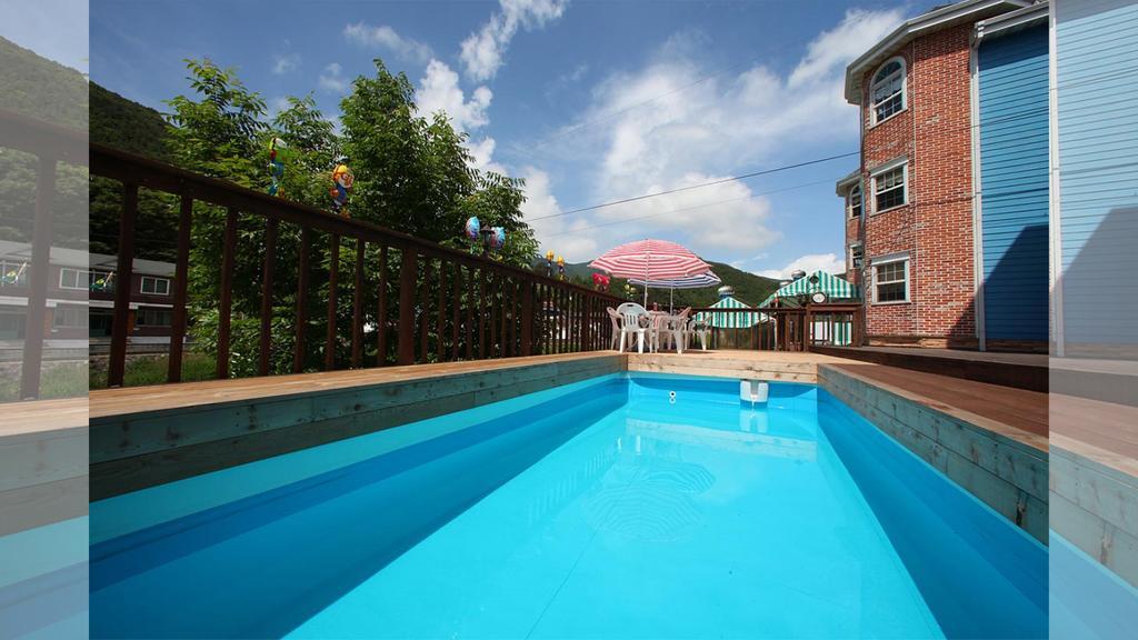 Muju Iris Pension Bagian luar foto