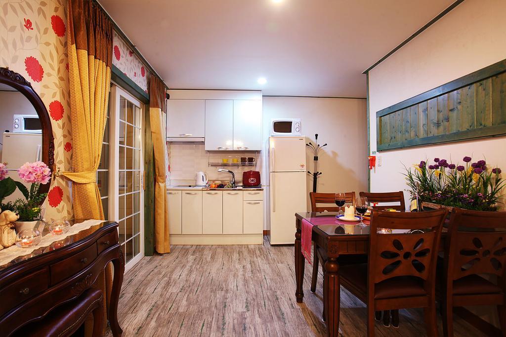 Muju Iris Pension Bagian luar foto