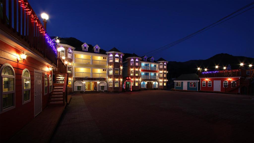 Muju Iris Pension Bagian luar foto
